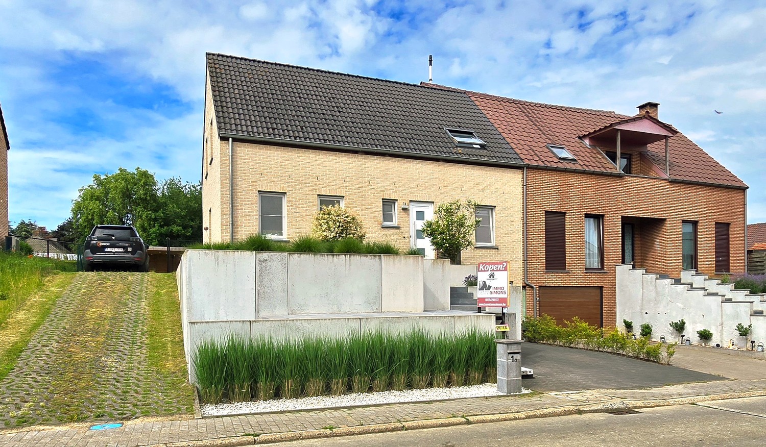 Instapklare halfopen gezinswoning met 4 slaapkamers, zonnepanelen en zonnige tuin - foto 2