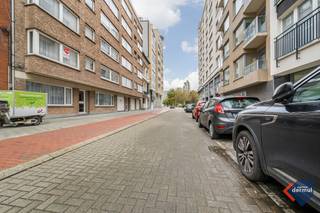 À la recherche d’un investissement sûr et rentable au cœur d’Ostende ? Ce box de garage fermé, situé au sous-sol de la Résidence Mercator, bénéficie d’un emplacement extrêmement central, à distance de marche des commerces, de la digue et des transports en commun. Le garage est facilement accessible et offre une solution pratique au problème croissant de stationnement en ville. Une excellente opportunité, tant pour un usage personnel que pour un investissement. Contactez-nous pour plus d’informations ou pour une visite sur place!