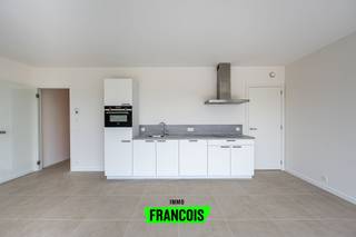 Dit prachtige nieuwbouwappartement op de vierde verdieping, maakt deel uit van Project Burenberg, gelegen in de rustige Kaboutermansstraat.<br /><br />Dankzij de centrale ligging (aan de Kaboutermansstraat) woon je hier niet alleen vlakbij het stadscentrum, maar geniet je ook van een uitgesproken groene en rustgevende omgeving.<br /><br />In Burenberg combineer je het beste van twee werelden. Je nestelt je in een groene woonomgeving en bevindt je op een boogscheut van de bruisende binnenstad van Leuven. Met de ligging langs de Brusselsestraat sta je in een mum van tijd tussen een overvloed aan winkels, cultuur, sport, restaurants, cafés en voorzieningen.<br /><br />Het appartement heeft een bewoonbare oppervlakte van 84 m², inclusief zuidgericht terras, en werd ontworpen met oog voor hedendaags comfort, hoogwaardige afwerking en energiezuinig wonen.<br /><br />De indeling omvat een inkomhal, een ruime en lichtrijke leefruimte, een volledig uitgeruste open keuken, twee volwaardige slaapkamers met parket, een moderne badkamer met toilet, grote bergruimte en een afzonderlijk toilet. Dankzij de kwalitatieve materialen en afwerking is het appartement volledig instapklaar, geschilderd en voorzien van lichtarmaturen.<br /><br />Het appartement wordt samen met een kelderberging en een autostaanplaats verkocht (inbegrepen in de prijs).<br /><br />Op duurzaamheid scoort dit appartement uitstekend met een EPC-label A. Verwarming gebeurt via aansluiting op het warmtenet, in combinatie met een warmtepomp voor verwarming en (passieve) koeling, zonnepanelen, slimme waterhuishouding en groendaken, wat resulteert in een laag verbruik en toekomstgericht wonen.<br /><br />Het is een autoluwe site dankzij ondergronds parkeren.<br /><br />Geniet jij hier binnenkort van prachtige vergezichten over de Leuvense skyline, het park en het historische klooster op de site?<br /><br />Contacteer ons nu via rotselaar@immofrancois.be of 016/946.945<br /><br />Verkoop onder BTW<br /><br />