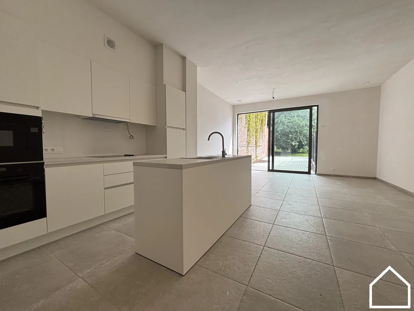 NIEUWBOUWAPPARTEMENT MET 2SLPKS, TUIN EN TERRAS IN HARTJE IEPER - foto 3