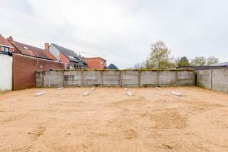 Autostaanplaatsen te huur voor slechts €45 per maand! De plaatsen zijn onmiddellijk beschikbaar en bieden een veilige plek om uw wagen te...