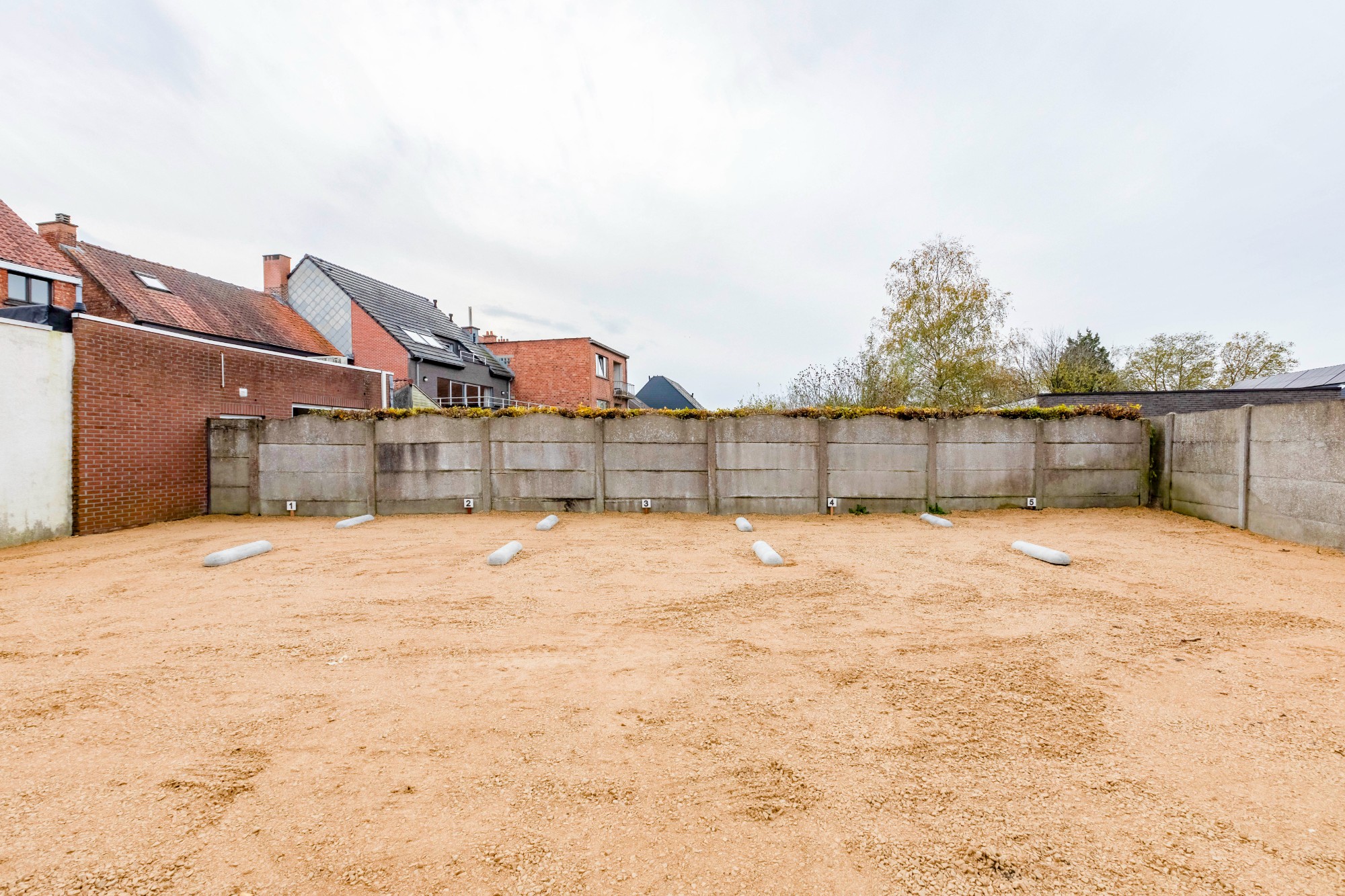 Centraal gelegen autostaanplaatsen - foto 1