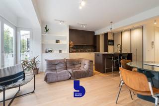 In dit appartement op het Prinses Clementinaplein waan je je even zelf een royalty.Dit recent gerenoveerd appartement biedt een prachtig zicht op het...