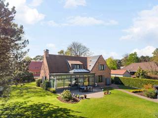 Welkom in deze instapklare en uitstekend onderhouden gezinswoning op een prachtig groen perceel van ca 1874m², gelegen in een rustige en...