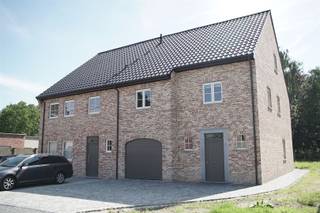 DENTERGEMBouwgrond zonder bouwverplichting.Lot 1. Dit perceel bouwgrond gelegen in de Gottemstrraat is bestemd voor een halfopen bebouwing en heeft...