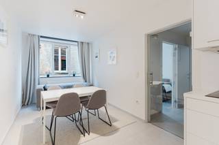 Location:<br />This ready-to-move-in 2-bedroom apartment is located in a prime location in the center of Ghent. It is situated on a small and very quiet side street, but once you leave this street, you are on St. Michielshelling, De Poel, Korenmarkt, in short, the bustling city life.<br />Shops, restaurants, coffee bars, public transport, etc. are all just a few steps away.<br />This is also a dream location for students: all campuses are easily accessible on foot or by bike.<br /><br />Layout:<br />This apartment is located on the first floor. You enter through the entrance hall with access to the first bedroom, bathroom with shower, and TV room. <br />There is also an open kitchen with space for a dining table and a storage room. <br />Adjacent to this is the second bedroom. <br />The kitchen is fully equipped with all appliances, and the bathroom has a shower and washbasin. <br />In short, this is an ideal apartment as an investment, for students, as a starter home, or for people who really want to live in the heart of Ghent.<br /><br />This apartment is currently rented out.<br /><br />Contact us for a visit or if you have any questions at 0472 01 51 51.