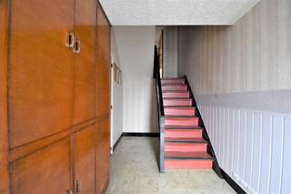 Deze woning is gelegen op een perceel van 408m². De woning bestaat uit twee appartementen. Het gelijkvloers bestaat uit een...