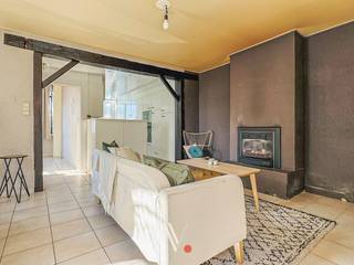 Deze unieke hoekwoning kan mits opfriswerk omgetoverd worden tot een leuke woonst of ideale opbrengsteigendom. Indien nodig kunnen er 2...