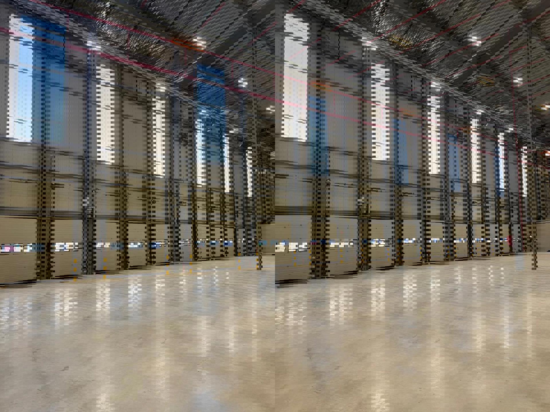 Logistiek complex met 25.146 m² magazijnruimte en 1.449 m² kantoorruimte. - foto 4