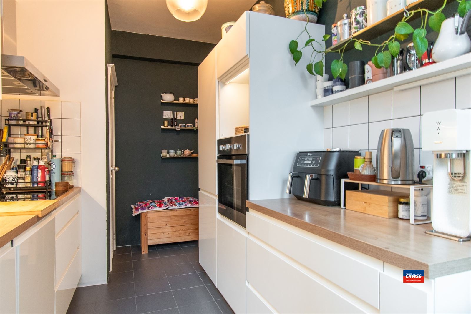 RUIM, INSTAPKLAAR APPARTEMENT MET DRIE SLAAPKAMERS EN TERRAS GELEGEN OP TOPLOCATIE - foto 5