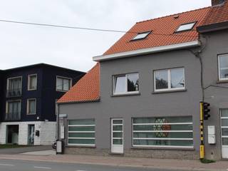 Gelegen in een commerciële omgeving en vlakbij het openbaar vervoer, stellen wij u dit recent en lichtrijk duplex-appartement voor. Een ideale...