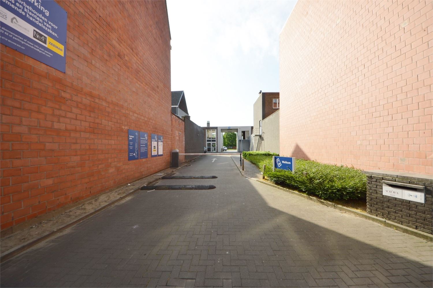 MULTIFUNCTIONELE RUIMTE 400 M2 MET PRIVE PARKING - foto 4