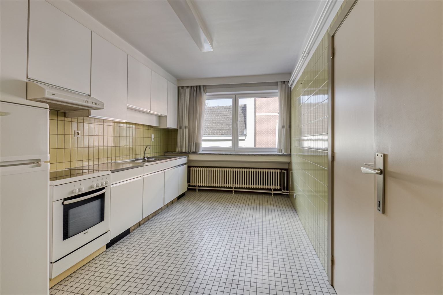 Prachtig ruim appartement met 3 slaapkamers en autostaanplaats gelegen in het hart van Maaseik.  - foto 5