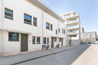 <p><strong>Brand-new energy-efficient home for rent in the heart of Leuven!<br /><br /></strong>Looking for a modern, move-in-ready home in a prime location in Leuven? This new-build home at Sluisstraat 45 offers the best in comfort, energy efficiency, and city living.<br /><br />Upon entering, you are welcomed into a spacious, open living area with solid parquet flooring and large windows overlooking the garden. The fully equipped kitchen features high-quality appliances, perfect for those who love to cook and enjoy social gatherings.<br /><br />The house offers three full-sized bedrooms, including a master bedroom with an ensuite bathroom. Perfect for families, couples, or professionals looking for extra space. With underfloor heating powered by an energy-efficient heat pump and an EPC A rating, you are assured of low energy consumption and optimal living comfort. A 5,000-liter rainwater tank is also available.<br /><br />Additionally, you have access to an underground basement with a private parking space—an invaluable asset in the city center.<br /><br />The location is simply outstanding: situated on Sluisstraat, near Sluispark, Vaartkom, and the Klein Begijnhof. You’ll be within walking distance of the Grote Markt, with shops, restaurants, and public transport just around the corner. Leuven’s train station is also just 1.5 km away.<br /><br />Contact us today for a viewing!</p>