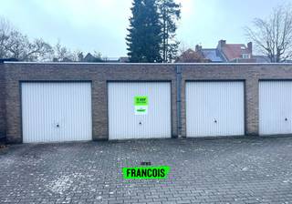 Deze ruime garagebox bevindt zich in Kristus-Koning, op slechts anderhalve kilometer van het centrum van Brugge.De garage bevindt zich aan de...