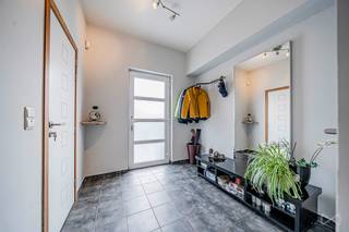 We Invest Waterloo presenteert u deze charmante bel-étage woning uit 2001, ideaal gelegen en perfect onderhouden, met een totale oppervlakte van...