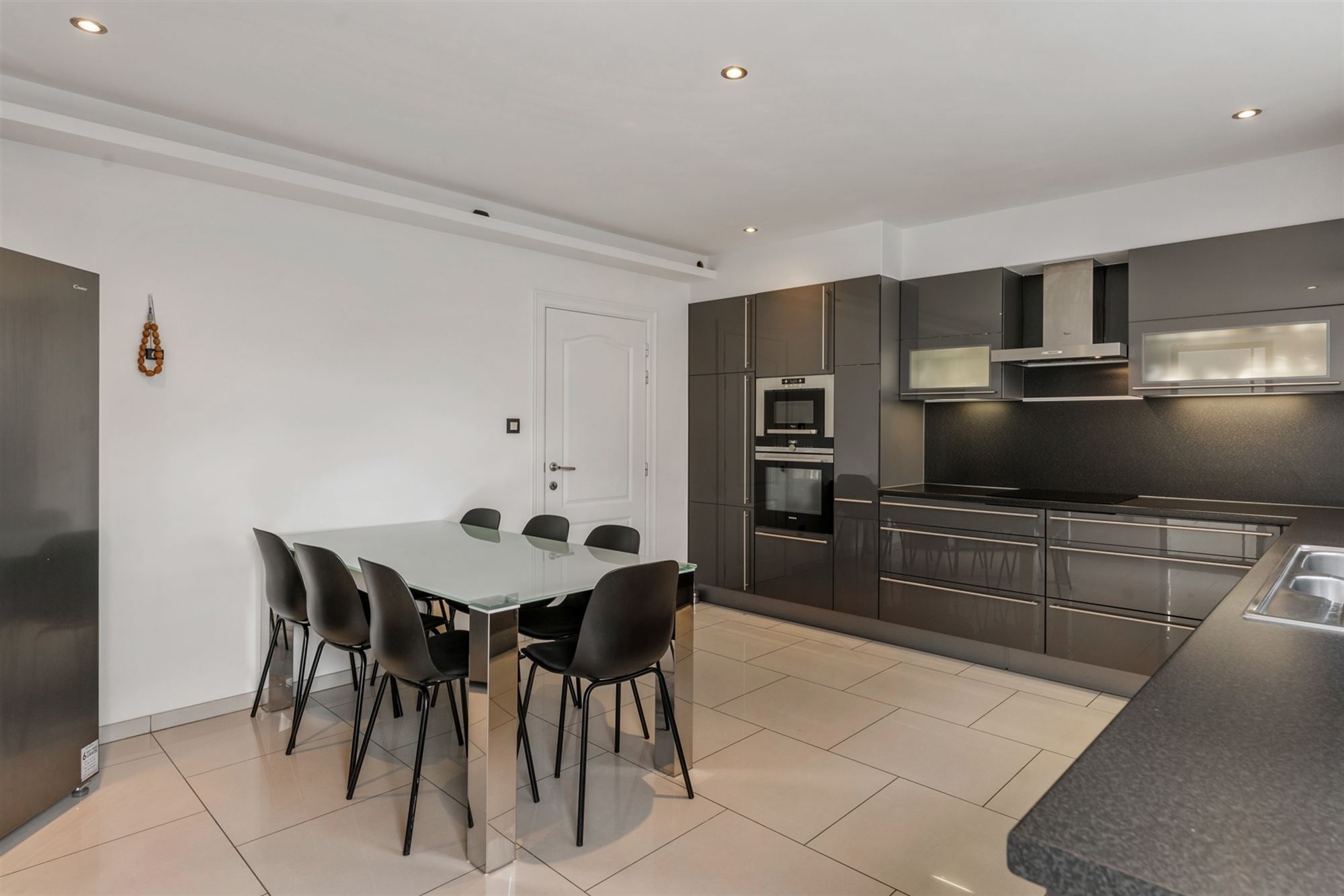 ZEER RUIME WONING MET 5 LAAPKAMERS OP RUSTIGE DOCH CENTRALE LIGGING IN KOERSEL - foto 5