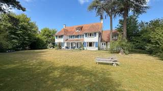 Characterful Villa with Exceptional Potential, Ideally Located in the Zoute