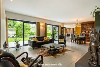 Stijlvolle villa, gunstig gelegen op een ware A-locatie te Sint-Katelijne-Waver - nabij Mechelen.Deze eigentijdse villa is gelegen nabij...
