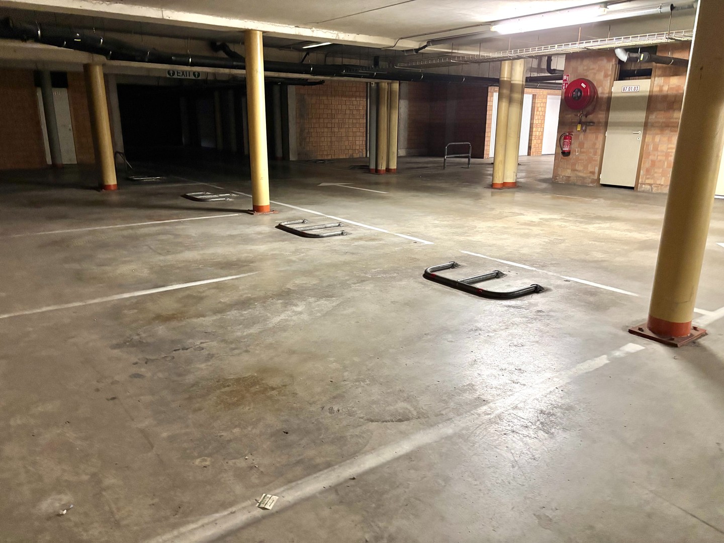 Overdekte staanplaats te huur op niveau -1 in residentie Apollo te Nieuwpoort-bad. - foto 3