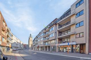 Dit lichtrijke 2-slaapkamerappartement ligt in het centrum van Roeselare, op wandelafstand van winkels, scholen, openbaar vervoer en...