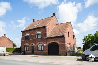 Ruime woning met potentieel op 2146m²Over de woning:Deze charmante halfopen bebouwing in Vleteren combineert rust, ruimte en functionaliteit op een...