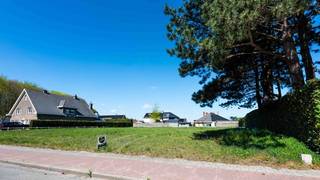 Mooi perceel bouwgrond met een oppervlakte van 804 m², gelegen op slechts 1 km van het centrum van Deerlijk.Vrij van bouwverplichting ! Afbeelding is...