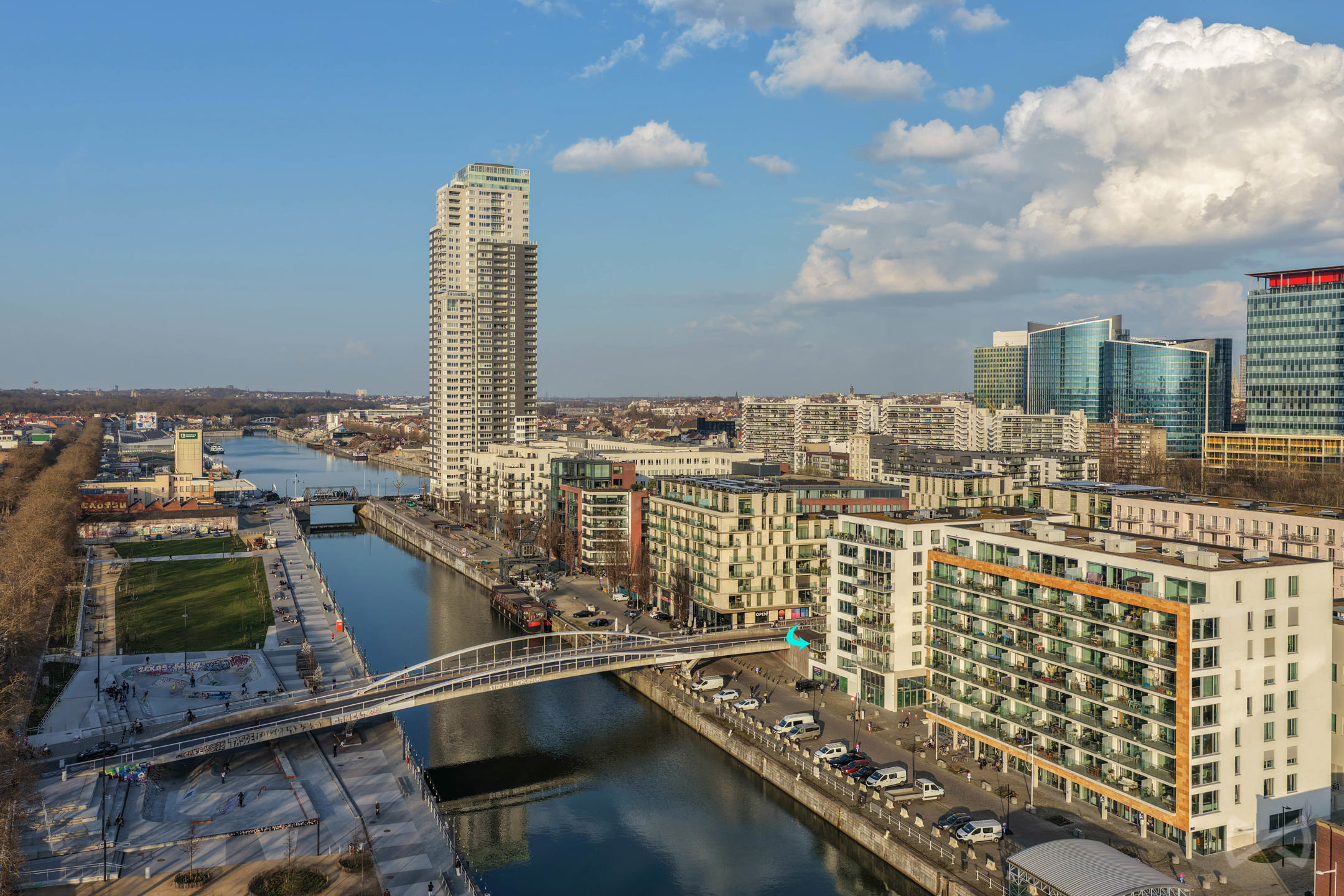 Lichtrijk appartement met terras en zicht op kanaal - foto 2
