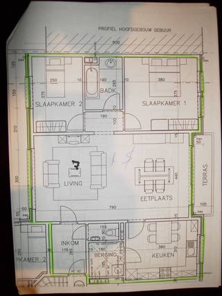 UIT DE HAND TE KOOP : Instapklaar appartement met 2 slaapkamers, ondergrondse privé garage en berging.Het appartement is gunstig gelegen vlak bij het...