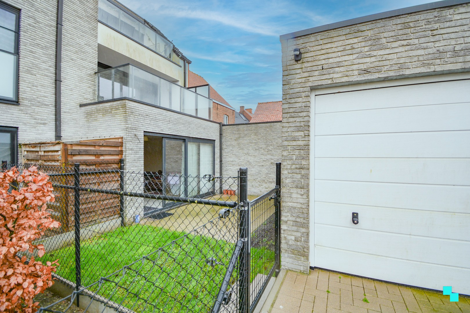 Recent, gelijkvloers appartement met garagebox te Westrozebeke - photo 1