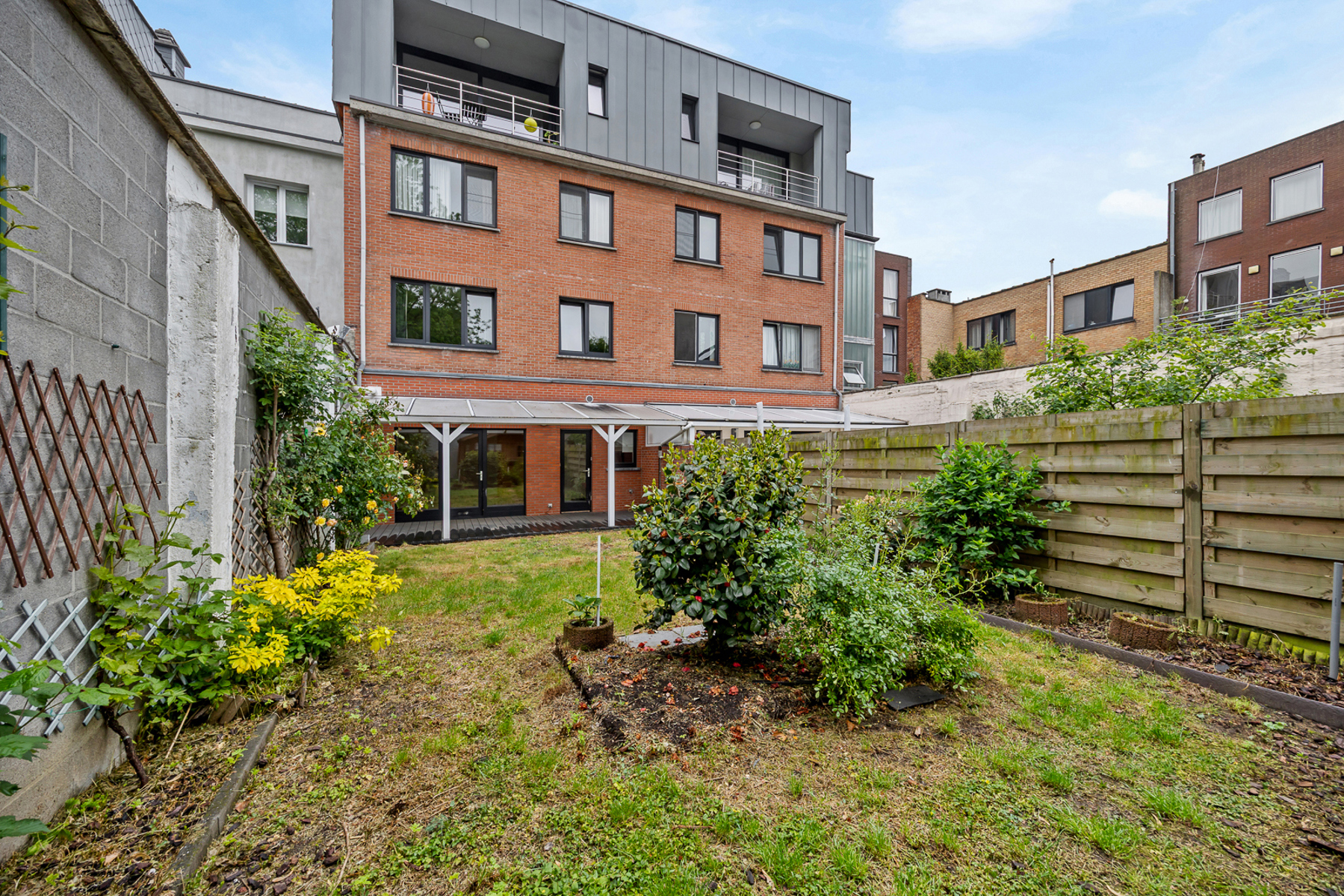 Stadsappartement met unieke tuin in Sint-Andries - foto 5