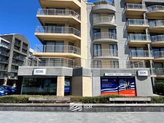 Spacieux immeuble commercial situé à l'angle de la Lombardsijdestraat et de la Fabreplein- Surface totale de 173 m²- Belle largeur de façade de 15 m-...