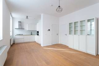 Gerenoveerd 1 slaapkamer gelijkvloersappartement op uitstekende locatie. Op wandelafstand van winkels, ziekenhuis, scholen, openbaar...