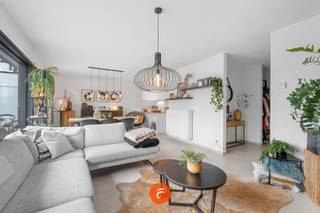 Prachtig appartement (BJ: 2021) op de 2de verdieping in Residentie 'De Visscherie' te Oostrozebeke. 94 m2 woonoppervlakte (excl. terras). Perfect...