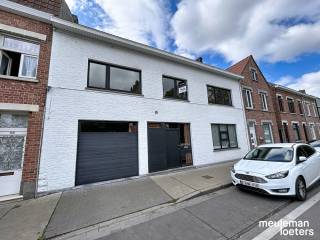 This spacious and bright home is perfectly located in the center of Oostkamp, close to shops, schools, public transport, and major roads.The property...