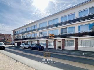 Op zoek naar een betaalbaar appartement dat u volledig naar eigen smaak kan inrichten? Dit 1-slaapkamerappartement op de eerste verdieping in...
