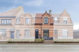 Deze instapklare woning in de Leliestraat 8 te Assebroek combineert modern wooncomfort met een uitstekende energetische basis, mede dankzij het...