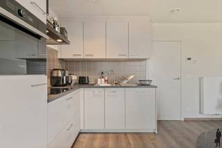 Gerenoveerd 1 slpk. appartement met groot terras in het centrum van Meer.Het appartement is als volgt ingedeeld:- Inkomhal met toilet- Lichtrijke...