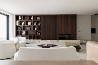 Exclusief wonen in het hart van KortrijkWie zoekt naar een unieke woonbeleving in de stad, ontdekt hier een herenwoning die méér biedt dan een...