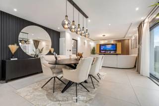 Deze instapklare, vrijstaande bungalow is gelegen in een rustige woonwijk met een vlotte verbinding naar meerdere invalswegen. De woning werd...