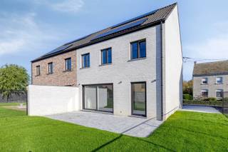 TE KOOP: Moderne nieuwbouwwoning met 3 slaapkamers in Geetbets!6% Verlaagd BTW-tarief mogelijk!Ontdek deze ruime en hedendaagse nieuwbouwwoning,...