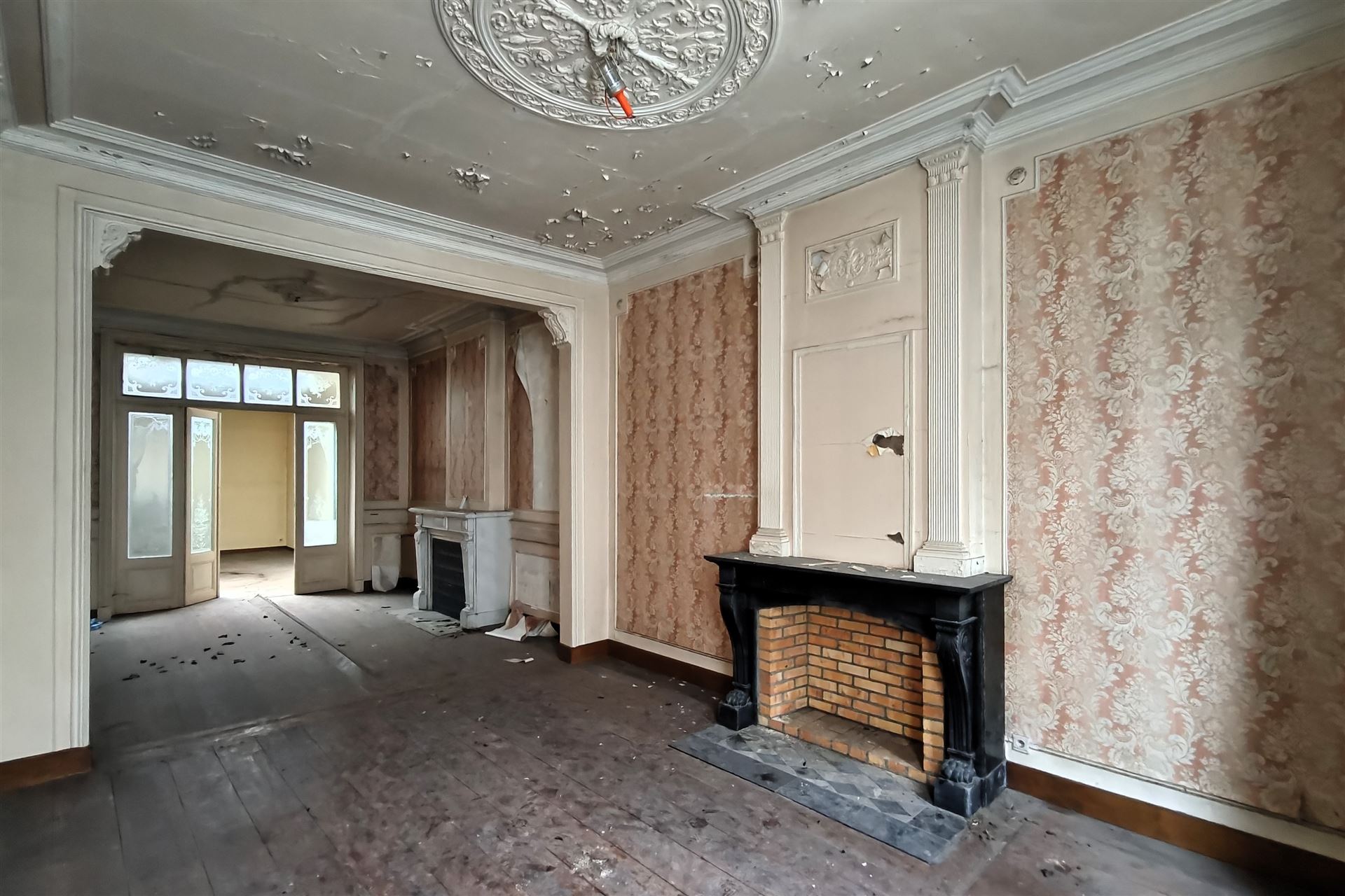 Ruime stadshoeve (431m²) pal in het centrum van Borgloon - foto 4