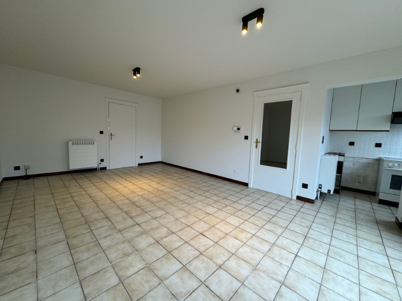Gerenoveerd twee slaapkamer appartement met 2 terrassen en private ondergrondse parking en 2 kelderbergingen TE KOOP via EXPERT-IMMO - photo 3
