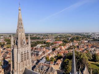 Ontdek deze authentieke en charmante, gerenoveerde hoekwoning met 3 kamers op een unieke ligging in het hart van Ieper aan de voet van...
