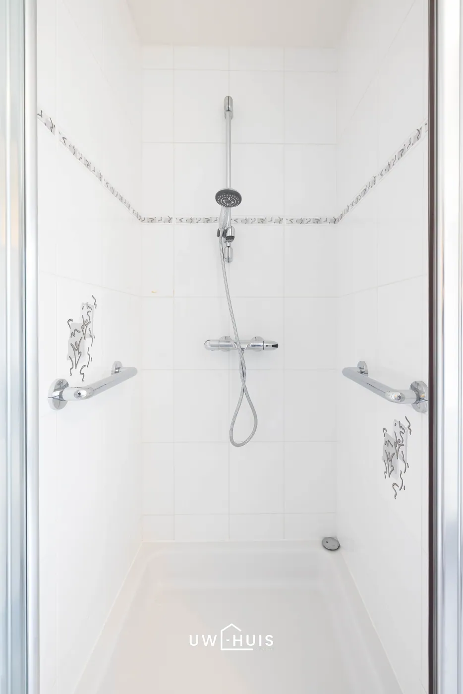 Leuk en instapklaar appartement met garage en ruime berging - foto 4