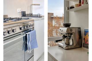 <strong>AFSPRAKEN ENKEL MOGELIJK VIA E-MAIL/CONTACTAANVRAAG</strong><br /><br />Dit lichtrijke appartement met twee slaapkamers is gelegen op de tweede verdieping in een verzorgd gebouw in Berchem.<br /><br /><strong>Indeling:</strong><br />Via de inkomhal betreedt u het appartement. Hier bevindt zich een apart gastentoilet en vestiairekast/wasberging. Vanuit de hal komt u in de ruime, lichtrijke leefruimte met grote raampartijen en een open indeling. Aansluitend bevindt zich de moderne open keuken uitgerust met Smeg fornius (2 ovens en 5-pits kookvuur), dampkap, microgolf, koelkast, vaatwasser en voldoende kastruimte. <br /><br />Verder bereikt u via de nachthal de overige ruimtes: twee slaapkamers aan de achterzijde van het appartement en een moderne badkamer ingericht met een inloopdouche en een lavabo-meubel.<br /><br />Via de grootste slaapkamer heeft u toegang tot het aangename terras.<br /><br /><strong>Bijzonderheden:</strong><br />Privatieve kelderberging inbegrepen.<br />Maandelijkse huurprijs: €1050.<br />Maandelijkse kosten: €150 (provisie verwarming en elektriciteit gemene delen).<br />Beschikbaar vanaf 1 juni.<br /><br /><strong>Ligging:</strong><br />Het appartement is gunstig gelegen in Berchem, met winkels, openbaar vervoer en scholen op wandelafstand. Bovendien is er een vlotte verbinding naar Antwerpen centrum en de belangrijkste invalswegen.