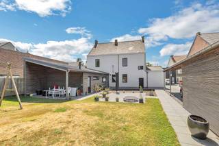 Voor meer informatie of een bezoek, bel 02 884 23 25: Topo-Immo biedt u deze verrassend ruime woning op een perceel van 11a60ca met tal...