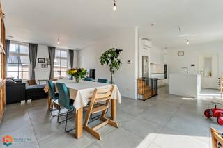 Op een uitstekende locatie te Putte, bevindt zich dit prachtige duplex-appartement met 3 ruime slaapkamers (bewoonbare opp. 144 m²) en een...