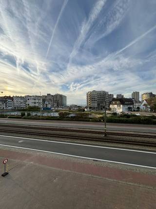 Studio meublé lumineux au deuxième étage à 200 m de la mer avec vue sur la mer depuis la terrasse.Le studio se compose d'une salle de bain...