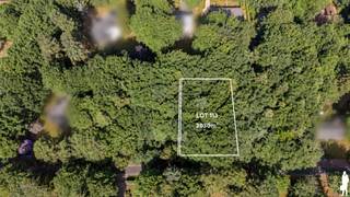 In een rustige en groene residentiële omgeving bieden wij u deze ruime bouwgrond aan (ca. 2030m²), gelegen in de geliefde Middendreef te Kalmthout.<br /><br />Met een <strong>royale straatbreedte </strong>van circa 35 meter en een diepte van ongeveer 58 meter biedt dit perceel tal van mogelijkheden voor het realiseren van een vrijstaande woning binnen de geldende stedenbouwkundige voorschriften.<br /><br />De ligging combineert <strong>rust </strong>met <strong>bereikbaarheid</strong>: op korte afstand van winkels, scholen, openbaar vervoer en invalswegen.<br /><br />Troeven:<br />- Perceeloppervlakte ca. 2.030 m²<br />- Breedte aan straat: ca. 35 m<br />- Diepte: ca. 58 m<br />- Rustige en groene ligging<br /><br />Voor verdere informatie over de stedenbouwkundige voorschriften of het inplannen van een plaatsbezoek, neem gerust contact met ons op.